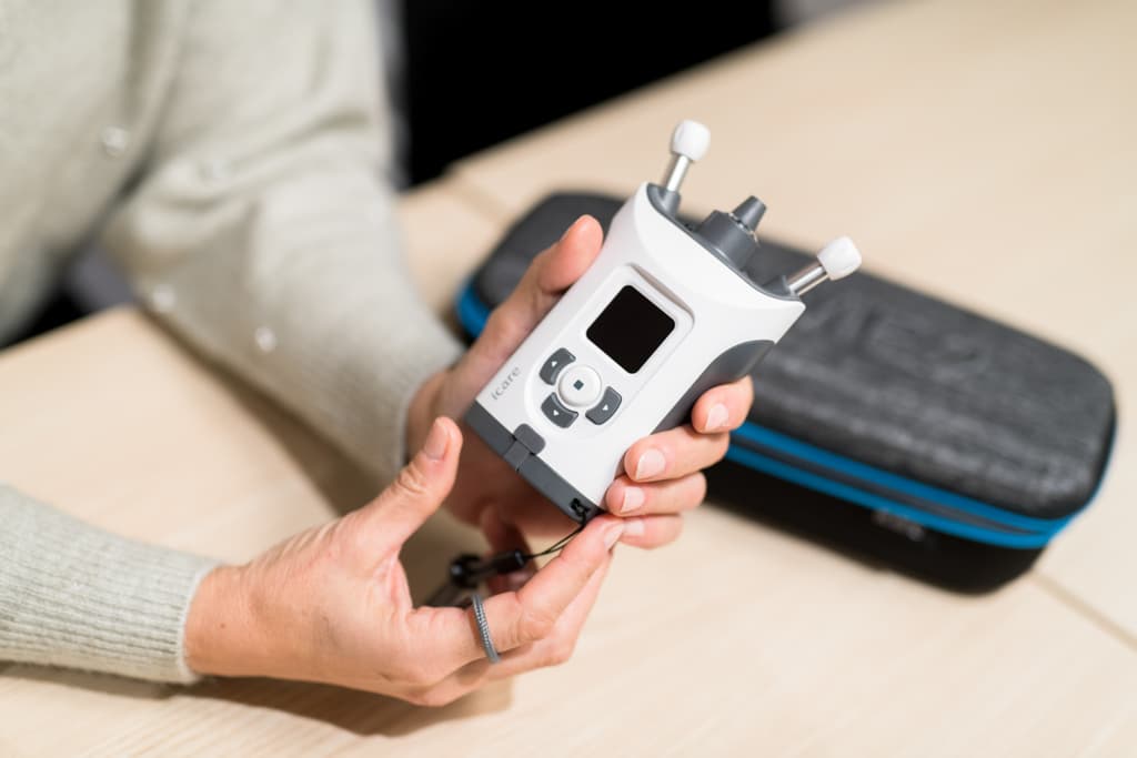 Patient checking eye pressure at night using HOME2